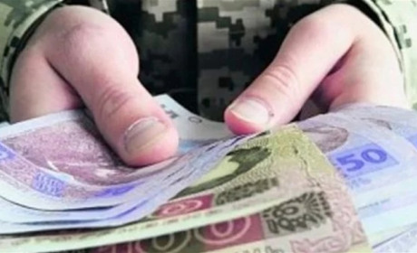 Більші премії – на бойових посадах: військовим збільшують грошове забезпечення