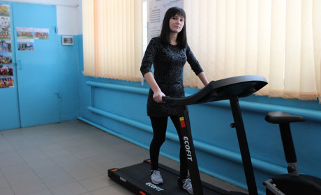 Велотренажер та бігову доріжку встановили у троїцькому спортзалі