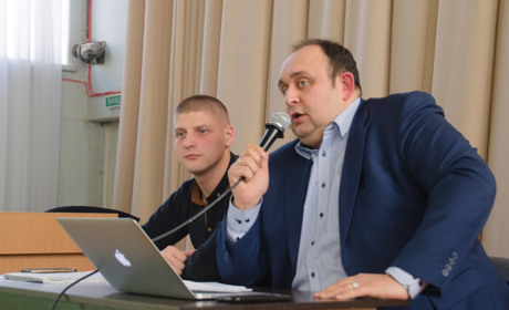 Він у Новограді вже не вперше: Станіслав Федорчук прочитав лекцію про Степана Бандеру