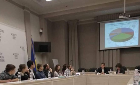 Школярка та студентка з Торецька відвідали нараду в Міністерстві охорони здоров'я 