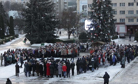 Флешмоб #колядачелендж: чортківський медичний коледж заколядував на площі