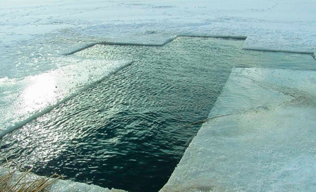 Водохресний екстрим: де і як скупатися, щоб не захворіти