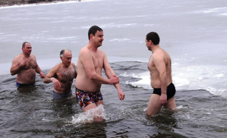 Опитування: Чи купалися ви цьогоріч на Водохреща в ополонці