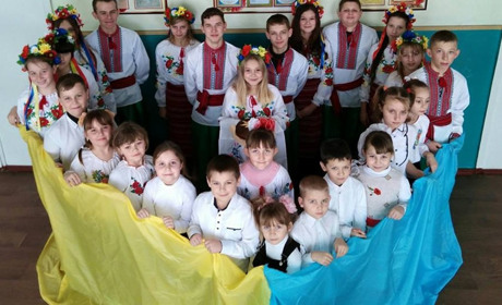 Троїчани взяли участь у флешмобі "Соборна Україна"