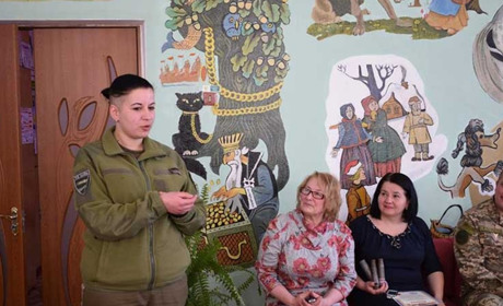 Волонтерка та військова Інга Безушко просить допомогти дітям Красногорівки, що на Донеччині