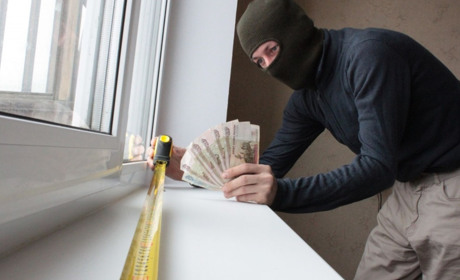 До Біляївки дійшли "віконні шахраї": пенсіонерка віддала їм 11 000 гривень 