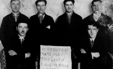 Читальню у Добровлянах будували всім селом. Іван Юрків і Косаний дали у заставу своє поле 