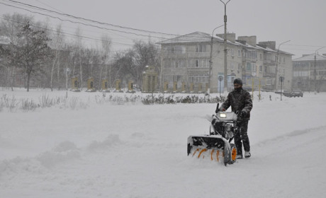 Дороги громади  узимку  чистять від снігу комунальники та місцеві сільгоспвиробники