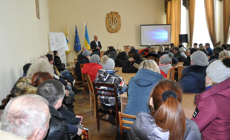 Підприємці з чортківського ринку у міській раді вирішували, де торгуватимуть у майбутньому