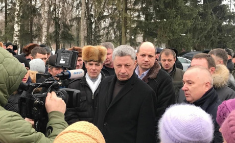 Юрий Бойко: "Нужно срочно повышать зарплаты медикам, иначе скоро некому будет лечить людей"