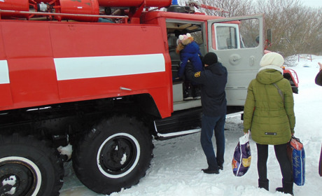 Як надзвичайники рятували троїчан зі снігового замету