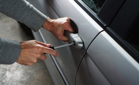 13 крадіжок з автомобілів здійснив «гастролер» у Старокостянтинові