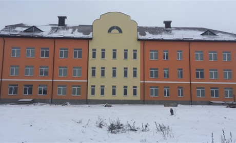 У Степангороді батьки знову не пускають дітей та вчителів до школи, але тепер – до новозбудованої