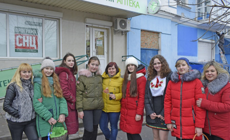 Перехожим у Жмеринці на день Валентина дарували імбирне печиво 