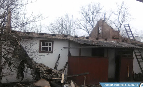 Пожежа, яка вирувала у Лозках, ледь не знищила житловий будинок
