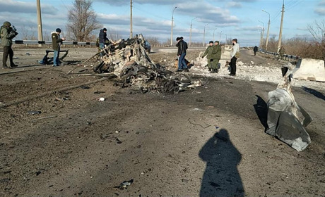 Подорвался автобус с мирными жителями в Волновахском районе. Есть погибшие: видео