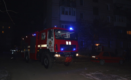 П'ятиповерхівка горіла у Волновасі: фото та відео