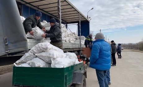 У Волноваському районі роздали паливні брикети 