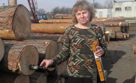 Господиня нижнього складу Рафаліського лісгоспу Ніна Юсько розповіла про свою нежіночу професію