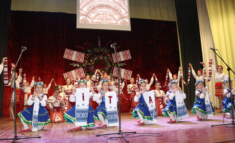 Творчий огляд: театри, мистецькі виставки та виступи на великій сцені