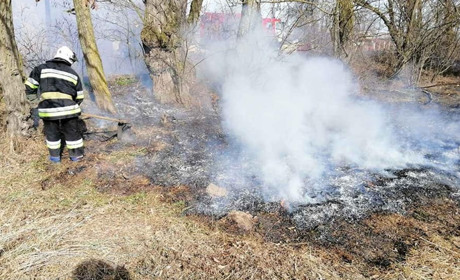 Рятувальники закликають барчан та жителів району не палити суху траву