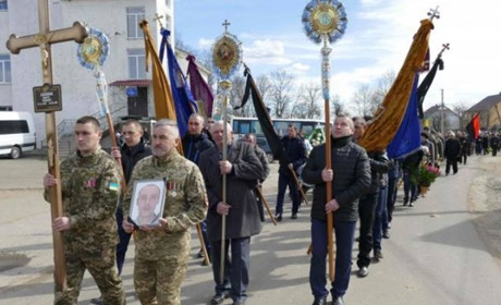 Пам'яті Дмитра Оленюка: такі хлопці своїм життям пишуть історію