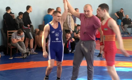 12 медалей привезли жмеринські борці з чемпіонату області