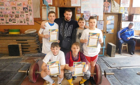 Волноваські спортсмени посіли призові місця на чемпіонаті області з важкої атлетики