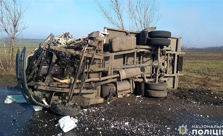 Дві вантажівки зіткнулись у Волноваському районі
