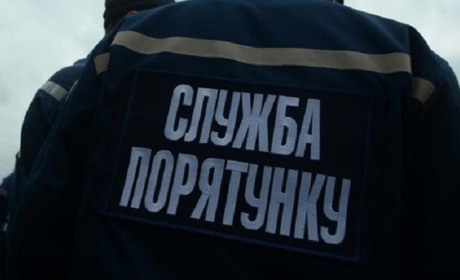 Рятувальники Калинівки відчинили двері квартири, де перебувала дворічна дитина