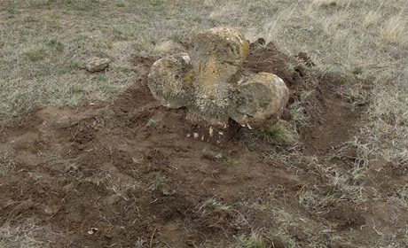 В Першопокровці під час толоки знайшли хрест датований 1878 роком