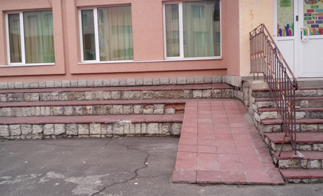 Чи доступні виборчі дільниці на Володимиреччині та у Вараші для людей з інвалідністю