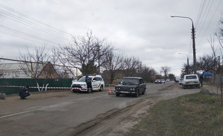 У Пологах чоловік кинув в поліцейських гранату. Поранення отримали й правоохоронці, й він сам  