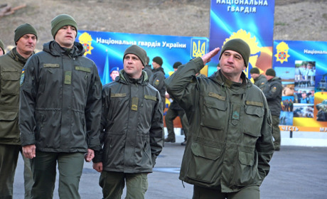 У Вараші на 5 річницю створення Нацгвардії військовим вручили сертифікати на житло
