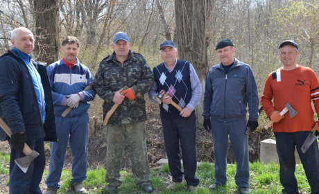 За один день група людей зробила Біляївку по-справжньому білим містом. Хто вони, ці герої? 