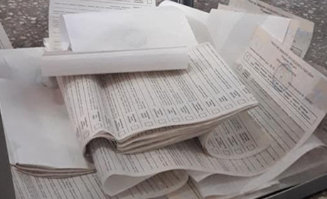 На одній із дільниць Торецька вкинули пачку бюлетнів. Поліція склала протокол