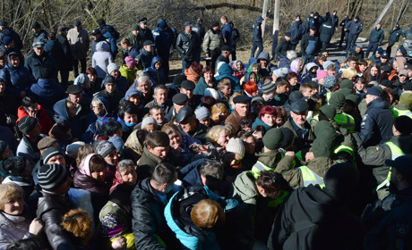 Непритомніють і лаються. Представники ДВК не можуть здати документацію в окружну комісію  Корюківки