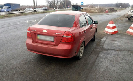 На посту під Волновахою поліцейські зупинили автівку, яка перебувала у розшуку 