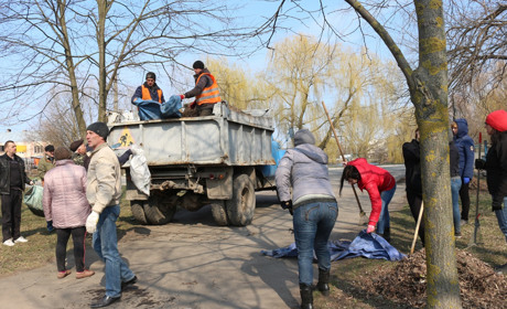 Міський суботник: як прибирали у Старокостянтинові