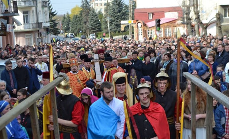 На Хресній дорозі в Калуші молилися за сімейне життя і добре виховання дітей