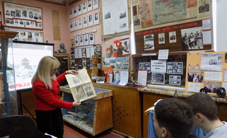 В Попаснянском музее для учащихся провели исторический урок «Узники концлагерей»