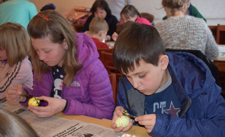 Майстер-клас з писанкарства провели для дітей військовослужбовців гарнізону