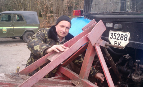 Тракторист із 30-літнім стажем у Любахівському лісництві заробляє 15 тисяч – більше, ніж лісник