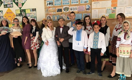 Як у Гущинцях Проня Прокопівна заговорила англійською
