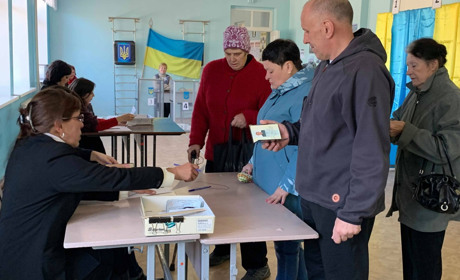 Вербна неділя трохи знизила явку виборців у Волновасі з ранку: коментар члена ДВК