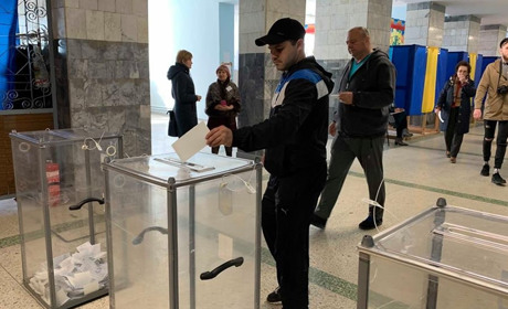 Підслухано на дільницях у Волновасі: про що говорили містяни на виборах