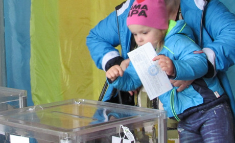 На Чернігівщині у 207 виборчому окрузі Володимир Зеленський отримав 83% голосів. Порошенко – 17%