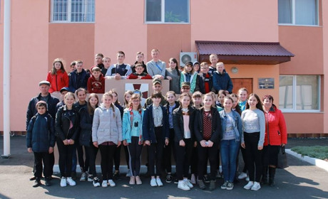 Вараські військовики провели для полицьких школярів екскурсію по військовій частині