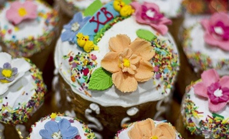 Великдень на порозі: Людмила Стремедловська уже 28 років випікає «матусину паску»