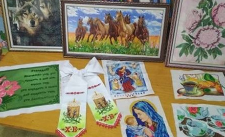 У бібліотеці ПК "Юність" відкрили виставку майстринь-вишивальниць